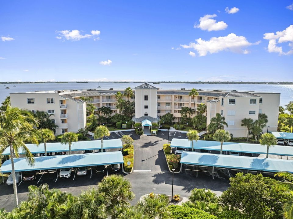 For Sale: $629,900 (2 beds, 2 baths, 1204 Square Feet)