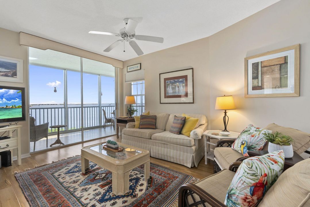 For Sale: $629,900 (2 beds, 2 baths, 1204 Square Feet)