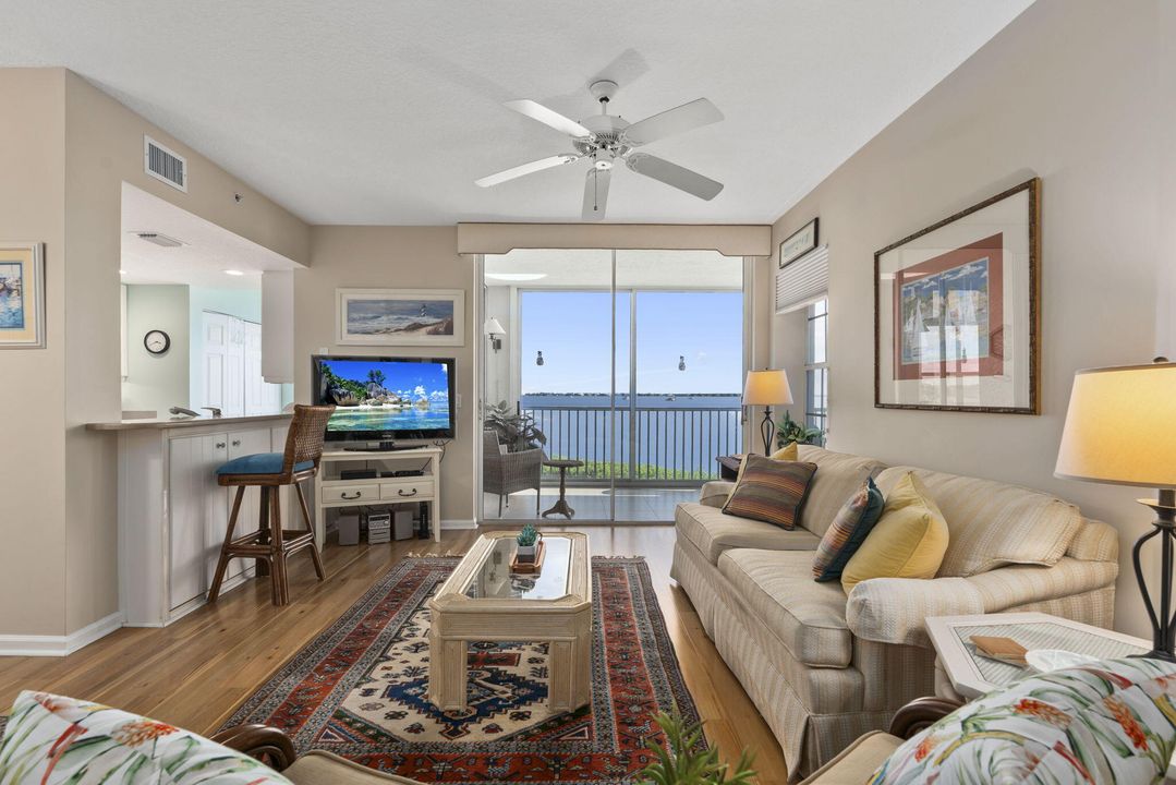 For Sale: $629,900 (2 beds, 2 baths, 1204 Square Feet)