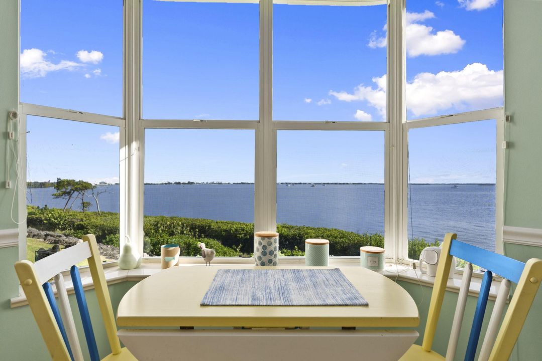 For Sale: $629,900 (2 beds, 2 baths, 1204 Square Feet)