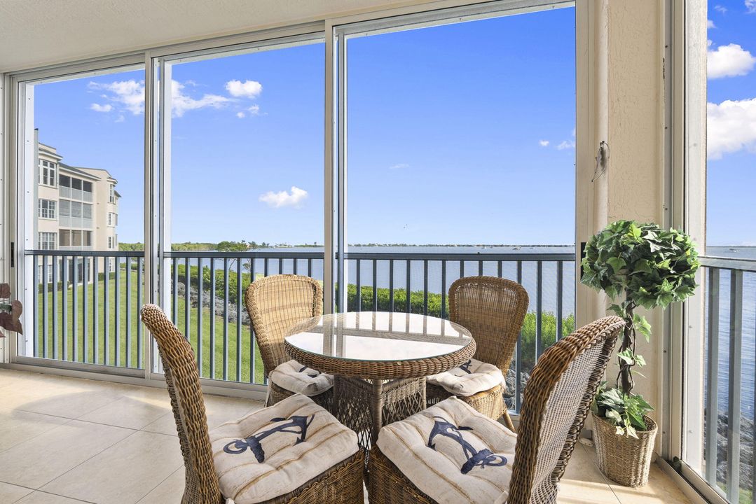 For Sale: $629,900 (2 beds, 2 baths, 1204 Square Feet)