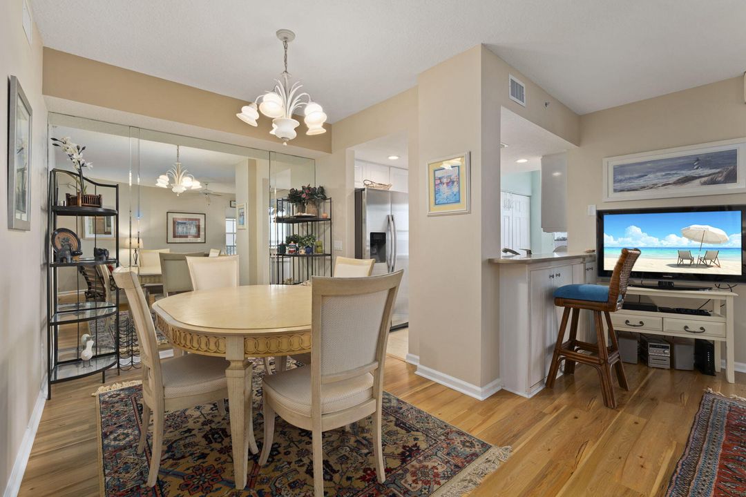 For Sale: $629,900 (2 beds, 2 baths, 1204 Square Feet)