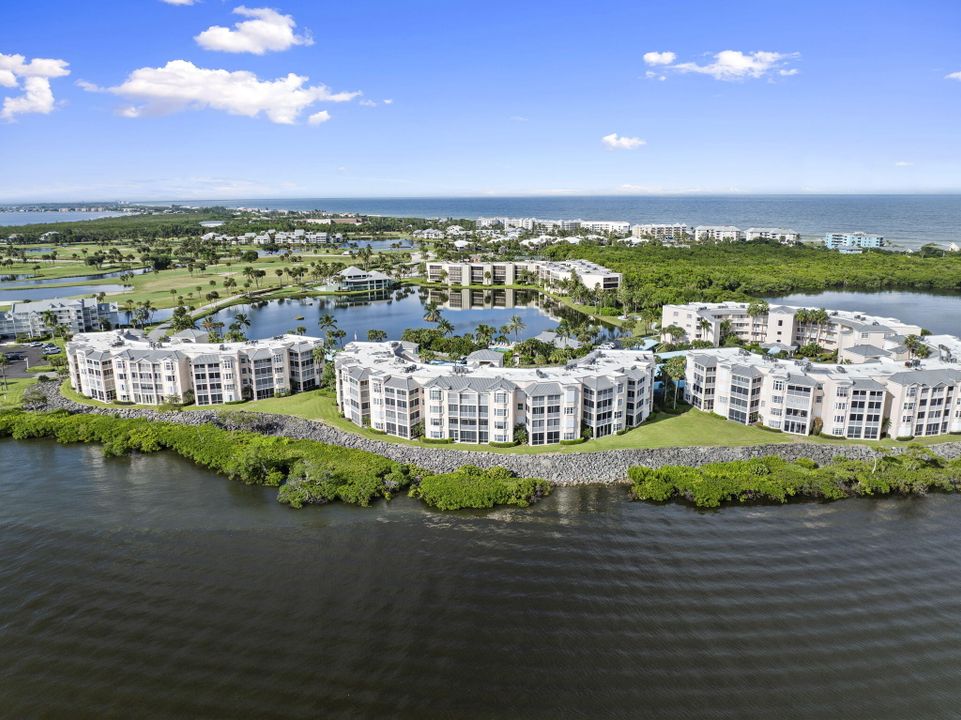 For Sale: $629,900 (2 beds, 2 baths, 1204 Square Feet)