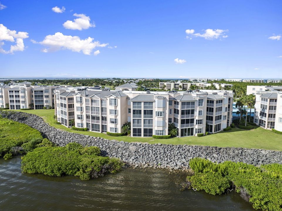 For Sale: $629,900 (2 beds, 2 baths, 1204 Square Feet)