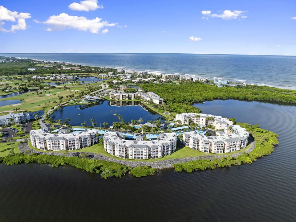 For Sale: $629,900 (2 beds, 2 baths, 1204 Square Feet)