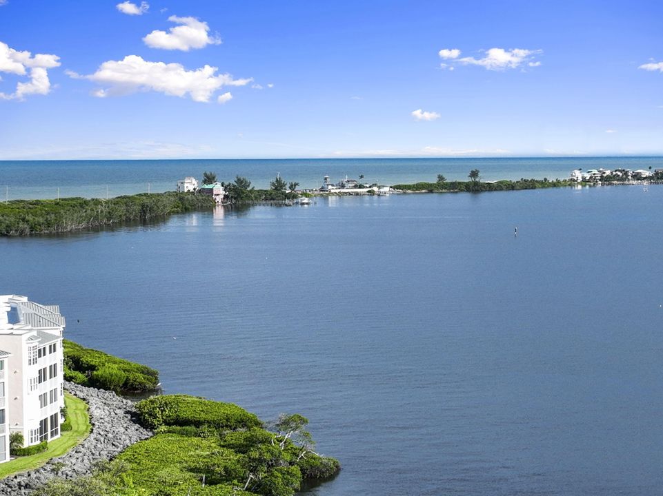 For Sale: $629,900 (2 beds, 2 baths, 1204 Square Feet)