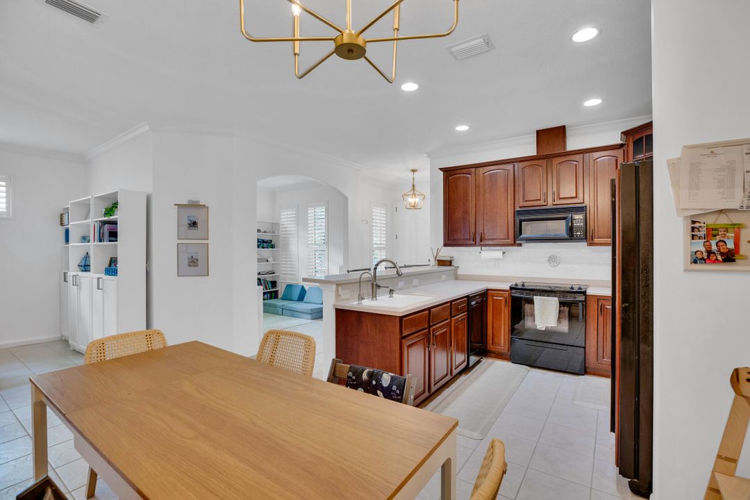 待售: $419,000 (3 贝兹, 3 浴室, 1916 平方英尺)