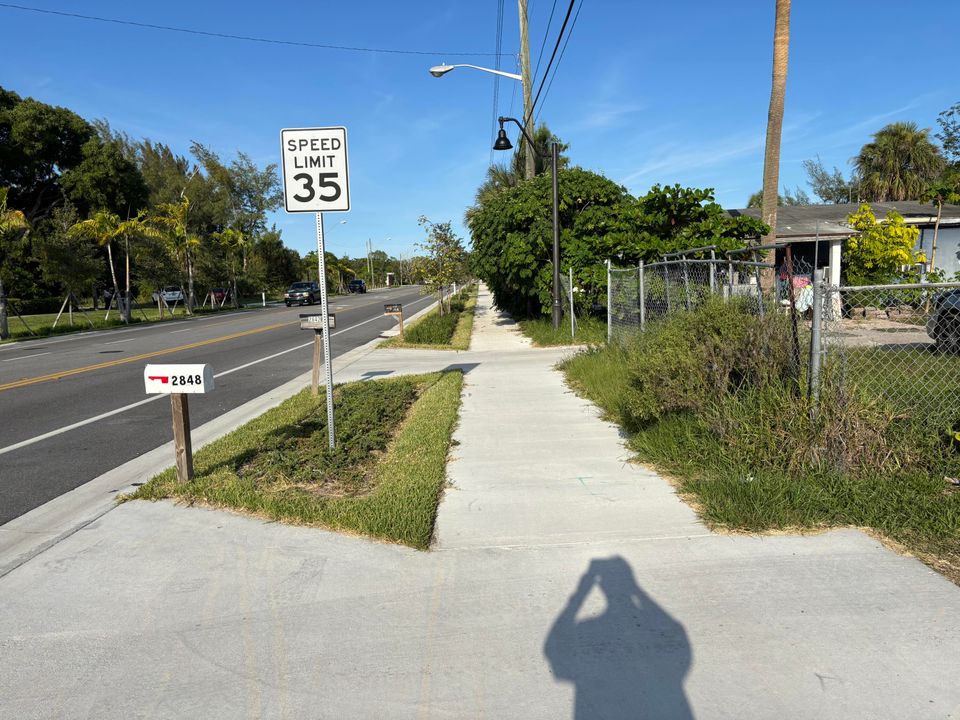 Active With Contract: $300,000 (2 beds, 1 baths, 800 Square Feet)