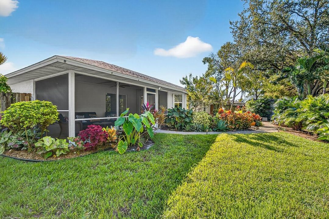 Под контрактом: $339,000 (3 спален, 2 ванн, 1440 Квадратных фут)