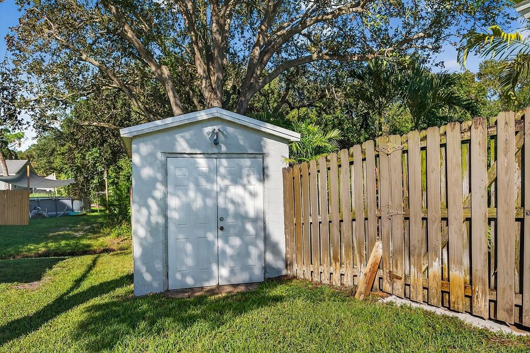 Под контрактом: $339,000 (3 спален, 2 ванн, 1440 Квадратных фут)