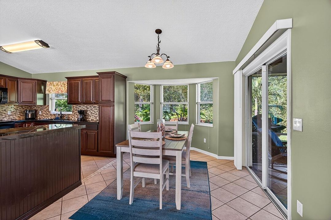 Под контрактом: $339,000 (3 спален, 2 ванн, 1440 Квадратных фут)