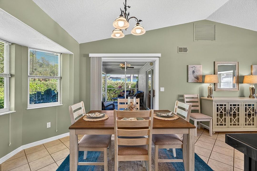 Под контрактом: $339,000 (3 спален, 2 ванн, 1440 Квадратных фут)