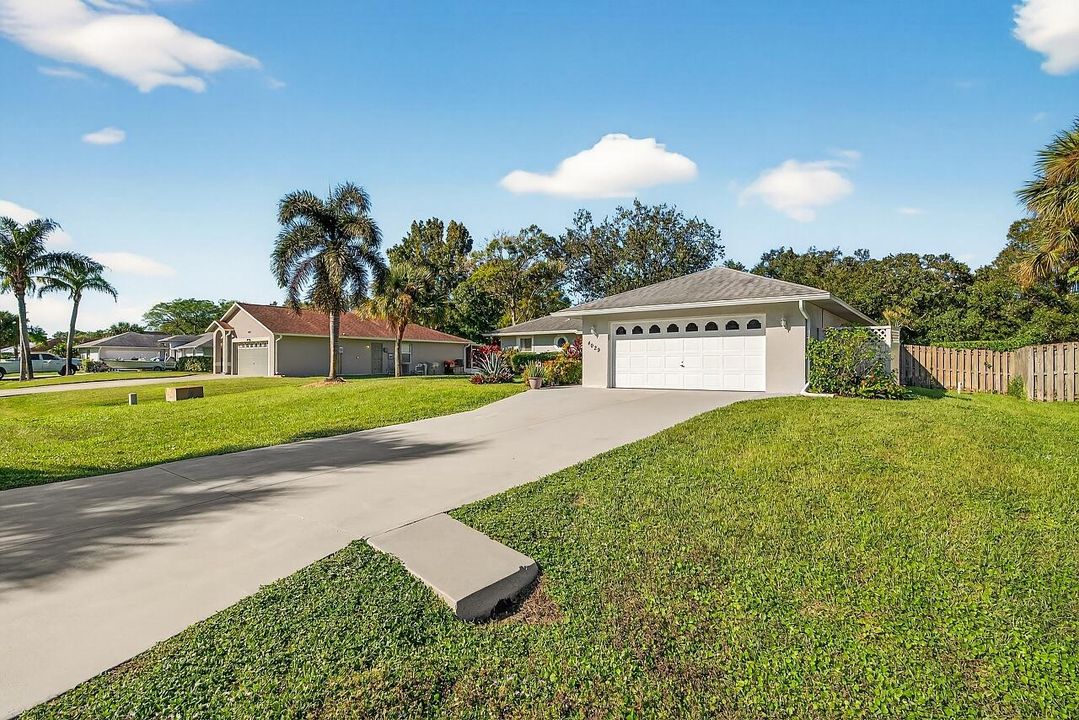 Под контрактом: $339,000 (3 спален, 2 ванн, 1440 Квадратных фут)