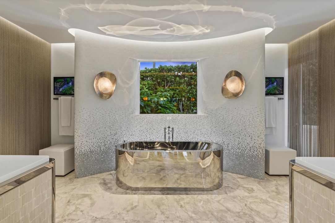 For Sale: $24,950,000 (6 beds, 7 baths, 6212 Square Feet)