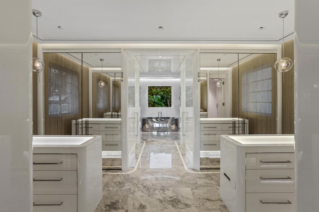 For Sale: $24,950,000 (6 beds, 7 baths, 6212 Square Feet)