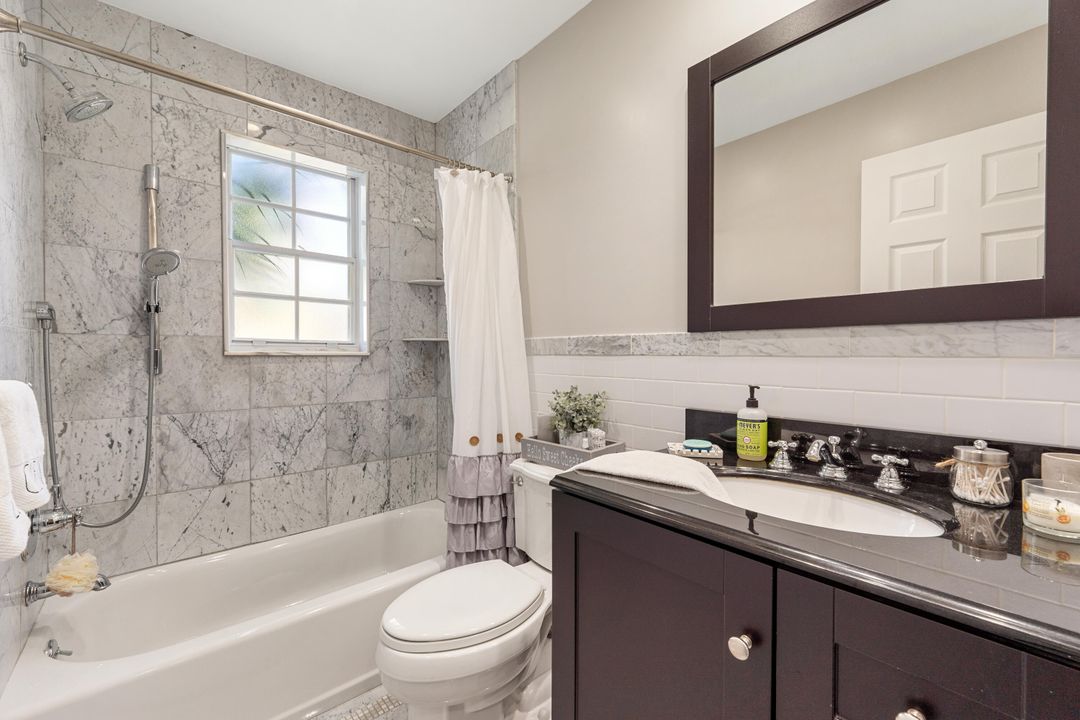 待售: $240,000 (2 贝兹, 2 浴室, 874 平方英尺)