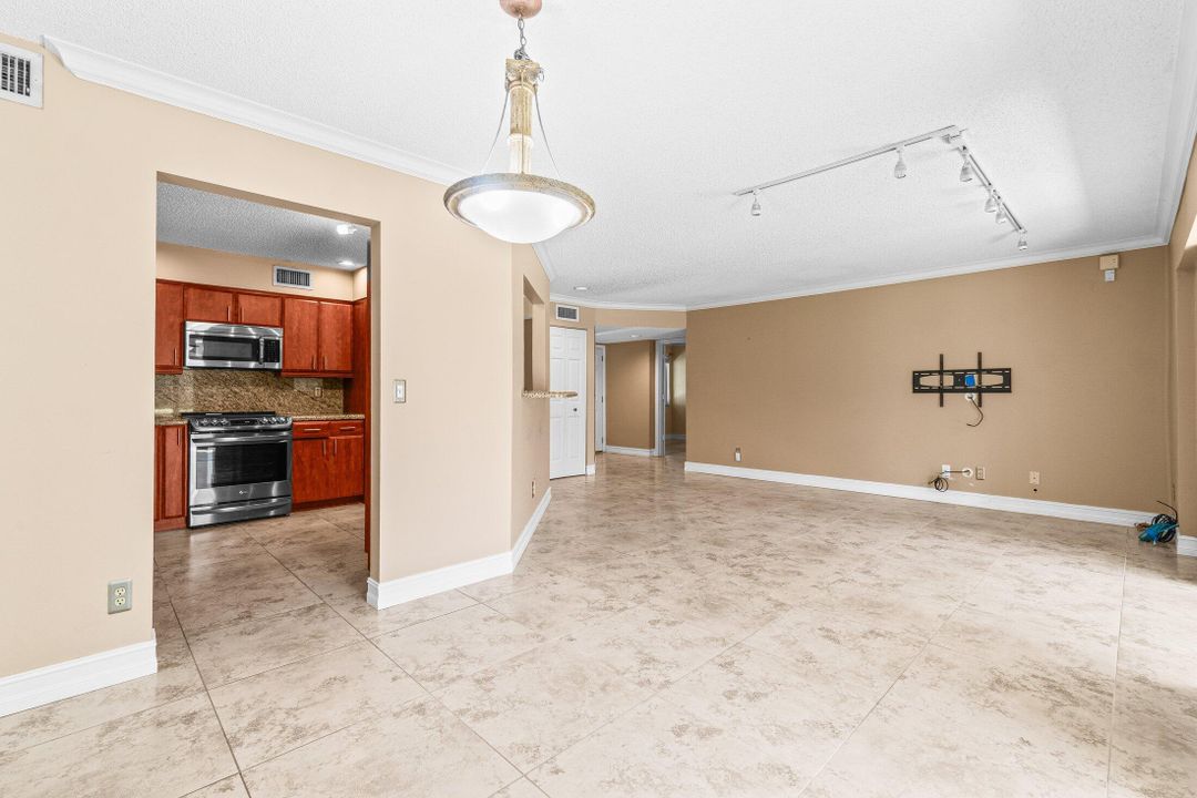 Activo con contrato: $329,000 (2 camas, 1 baños, 999 Pies cuadrados)