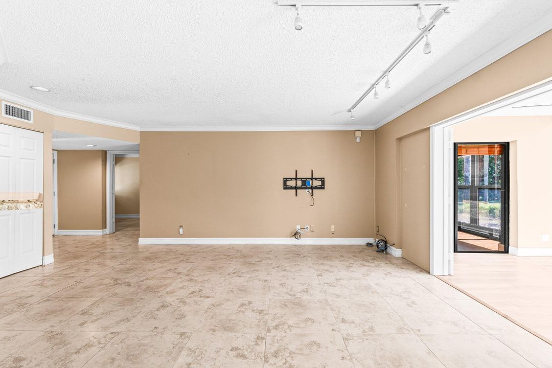 Activo con contrato: $329,000 (2 camas, 1 baños, 999 Pies cuadrados)