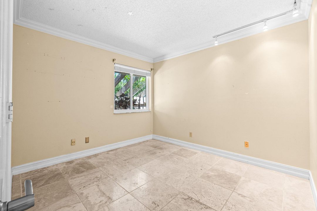 Activo con contrato: $329,000 (2 camas, 1 baños, 999 Pies cuadrados)