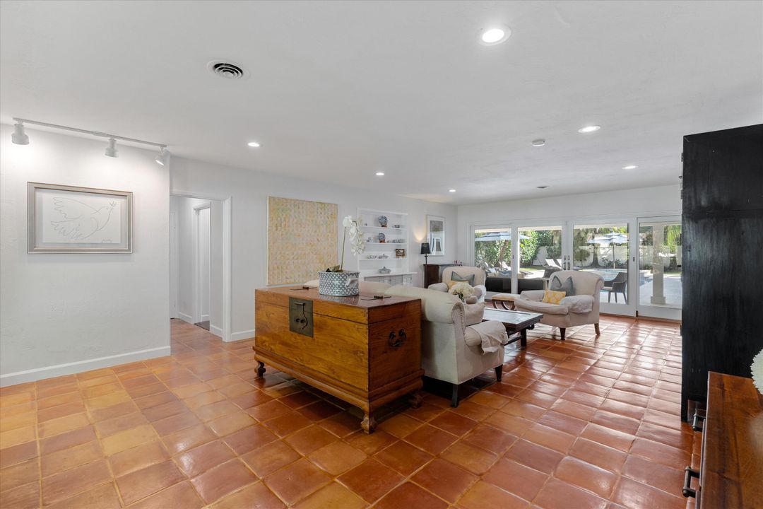 For Sale: $2,287,000 (6 beds, 5 baths, 3740 Square Feet)