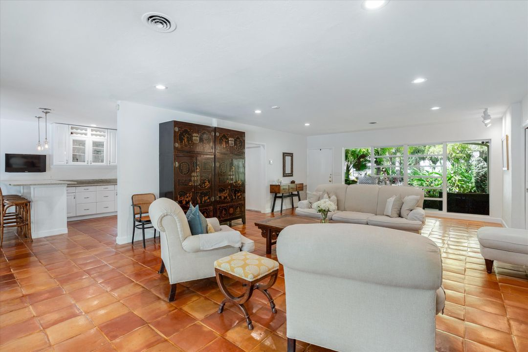 For Sale: $2,287,000 (6 beds, 5 baths, 3740 Square Feet)