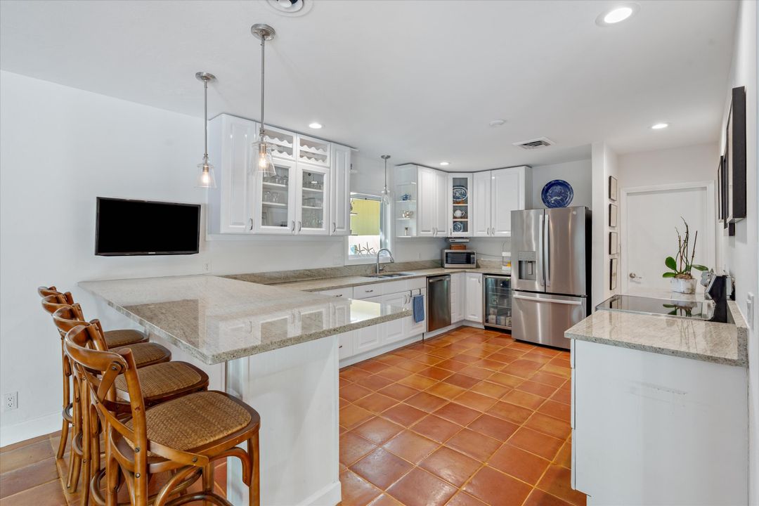 For Sale: $2,287,000 (6 beds, 5 baths, 3740 Square Feet)