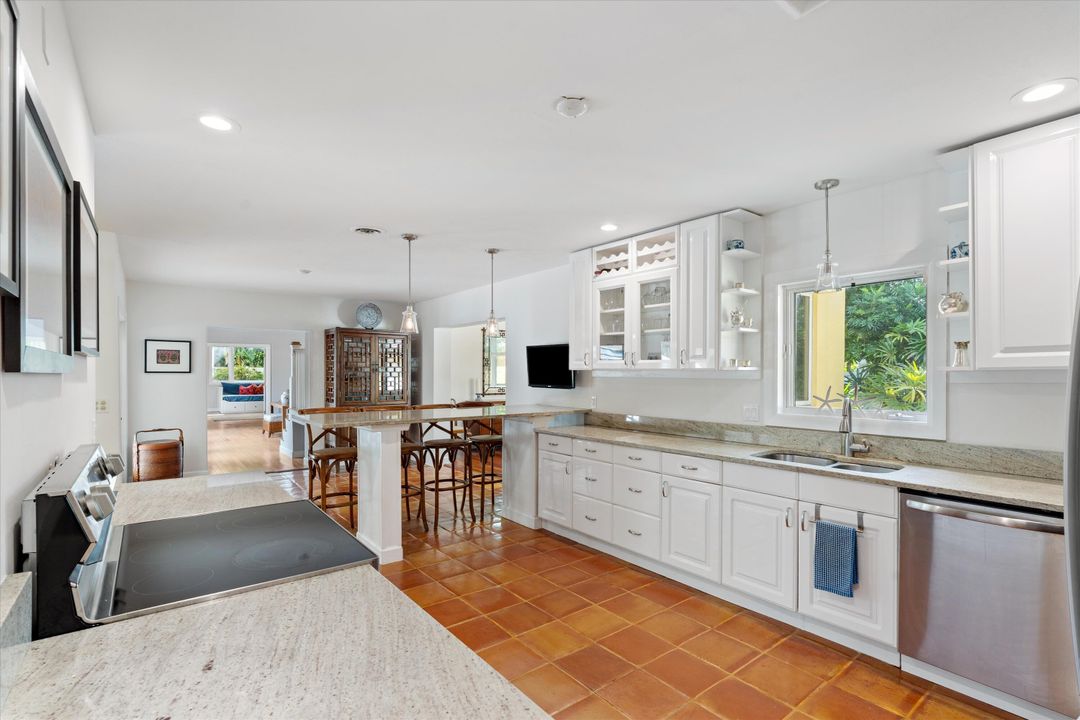 For Sale: $2,287,000 (6 beds, 5 baths, 3740 Square Feet)