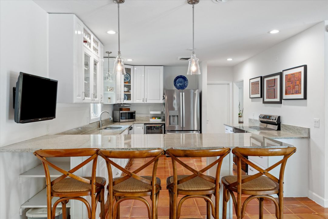 For Sale: $2,287,000 (6 beds, 5 baths, 3740 Square Feet)