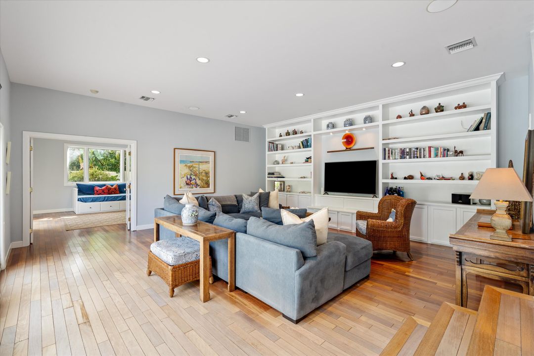 For Sale: $2,287,000 (6 beds, 5 baths, 3740 Square Feet)