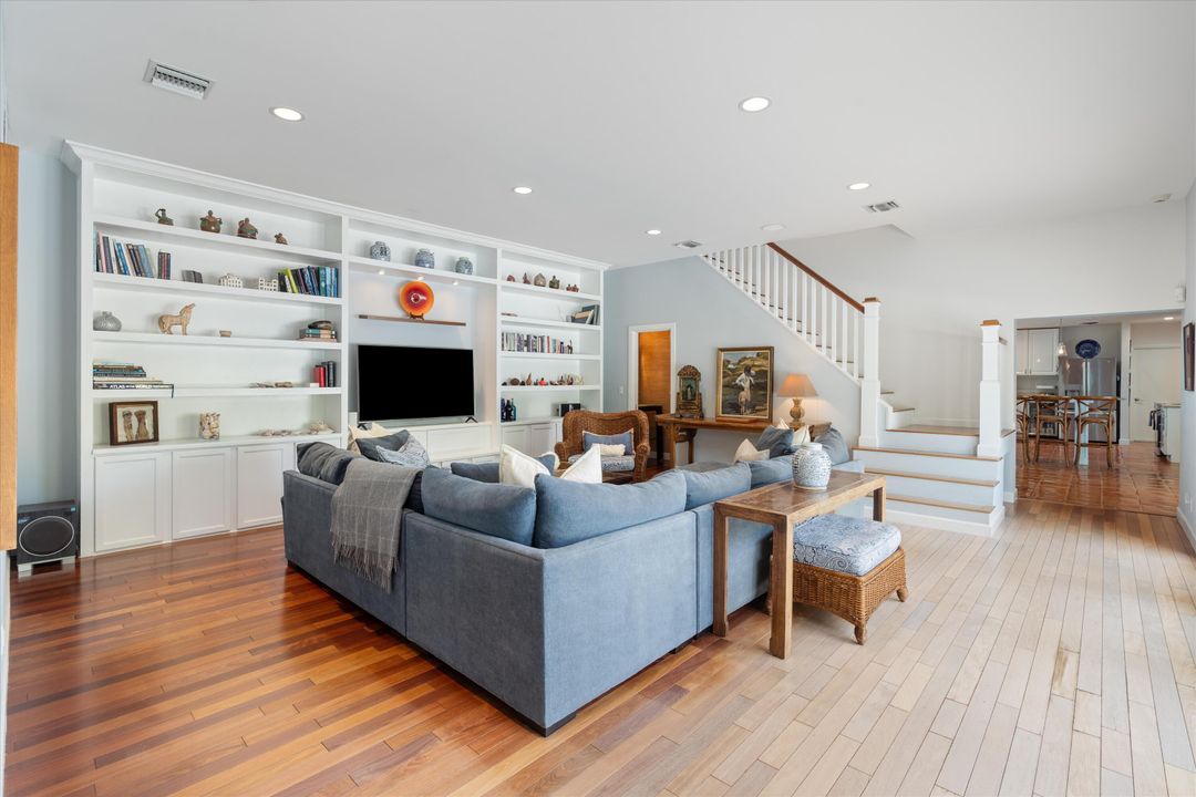 For Sale: $2,287,000 (6 beds, 5 baths, 3740 Square Feet)