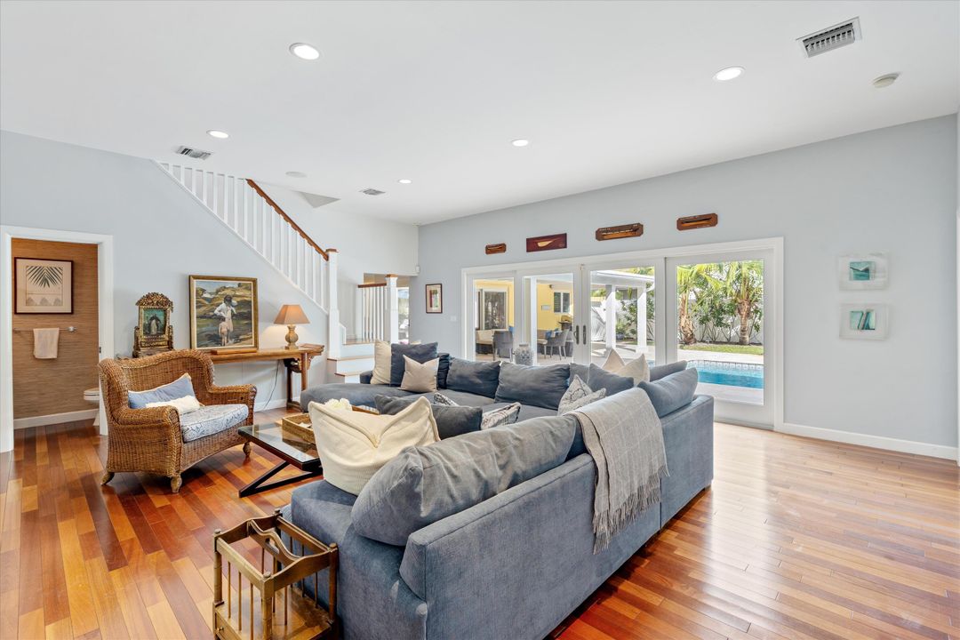 For Sale: $2,287,000 (6 beds, 5 baths, 3740 Square Feet)