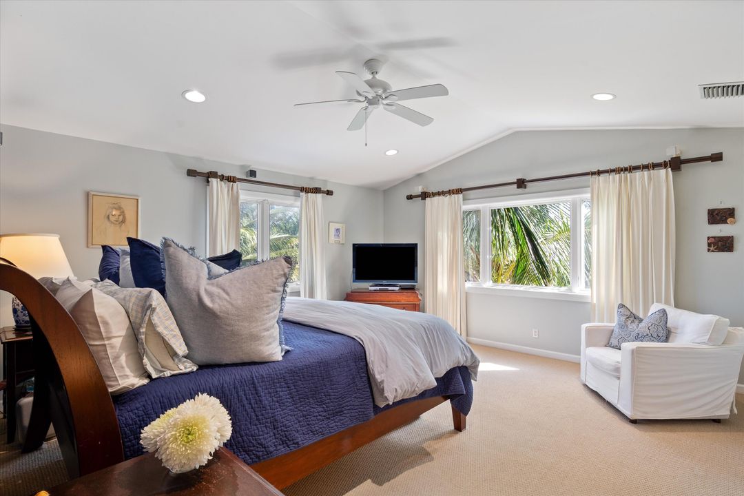 For Sale: $2,287,000 (6 beds, 5 baths, 3740 Square Feet)