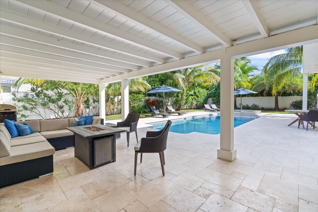 For Sale: $2,287,000 (6 beds, 5 baths, 3740 Square Feet)