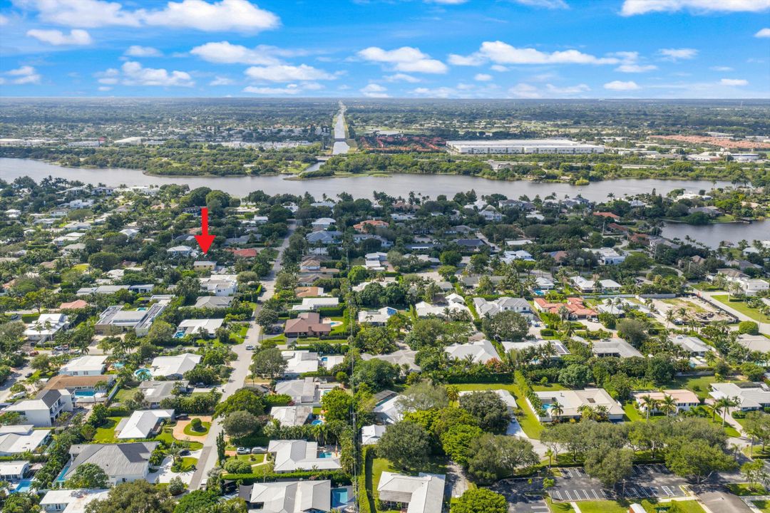 For Sale: $2,287,000 (6 beds, 5 baths, 3740 Square Feet)