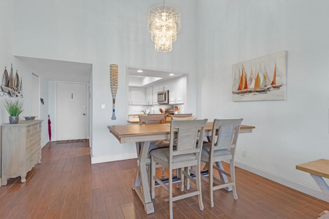 Под контрактом: $329,999 (2 спален, 2 ванн, 1258 Квадратных фут)