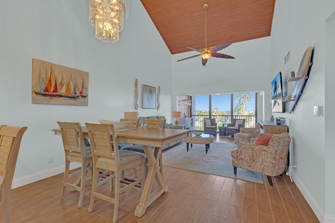 Под контрактом: $329,999 (2 спален, 2 ванн, 1258 Квадратных фут)