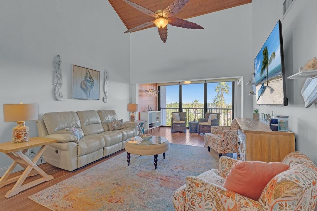 Под контрактом: $329,999 (2 спален, 2 ванн, 1258 Квадратных фут)