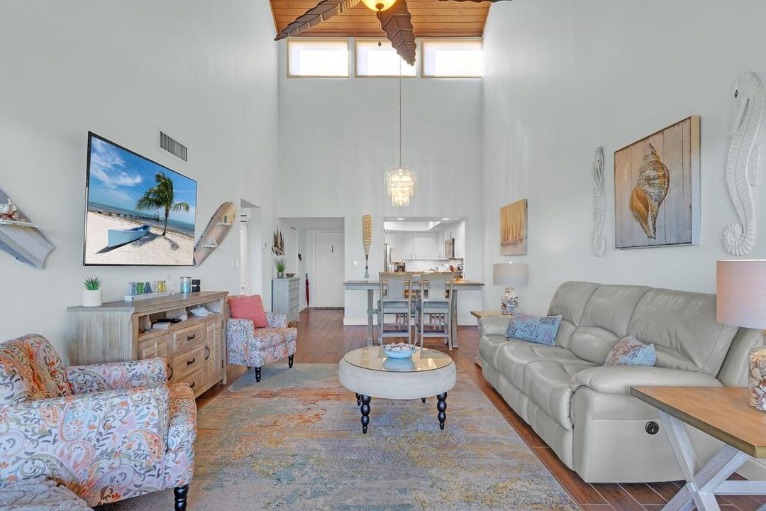 Под контрактом: $329,999 (2 спален, 2 ванн, 1258 Квадратных фут)