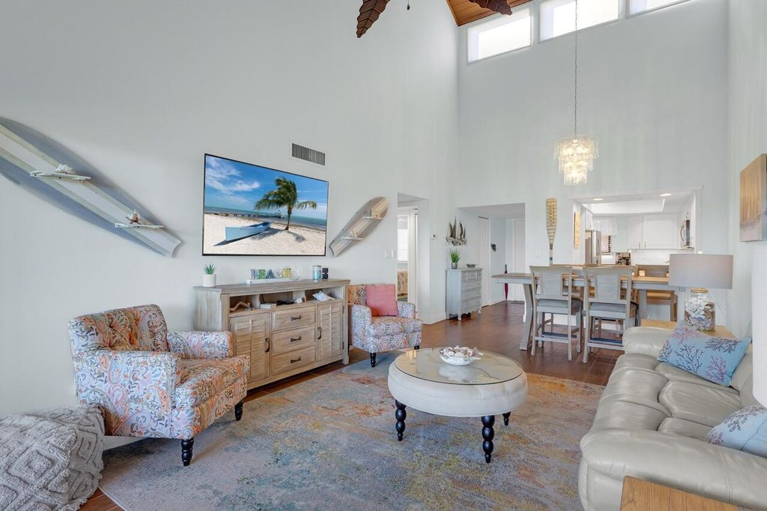 Под контрактом: $329,999 (2 спален, 2 ванн, 1258 Квадратных фут)