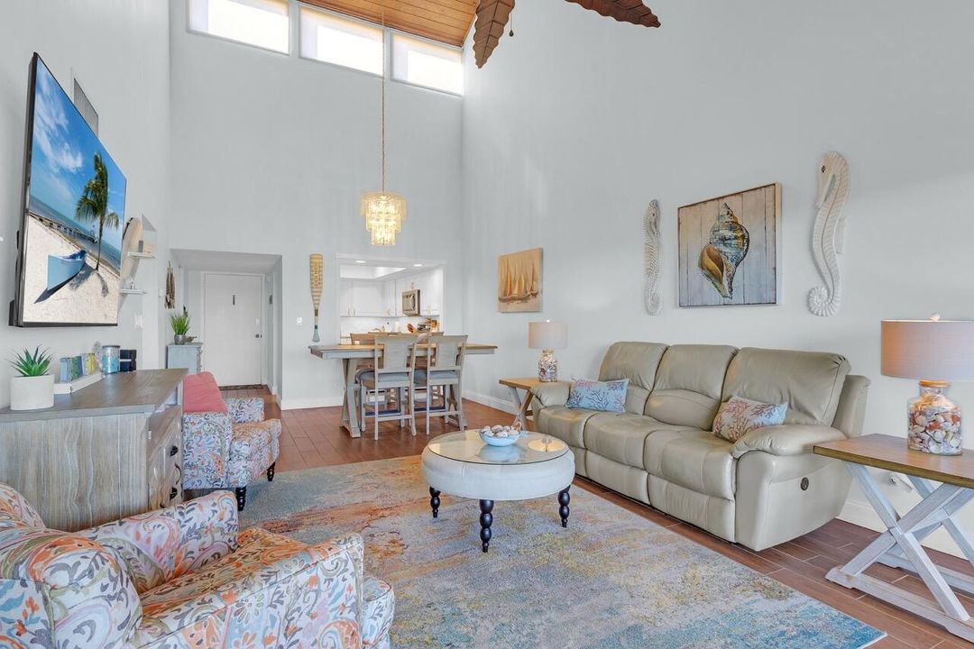 Под контрактом: $329,999 (2 спален, 2 ванн, 1258 Квадратных фут)