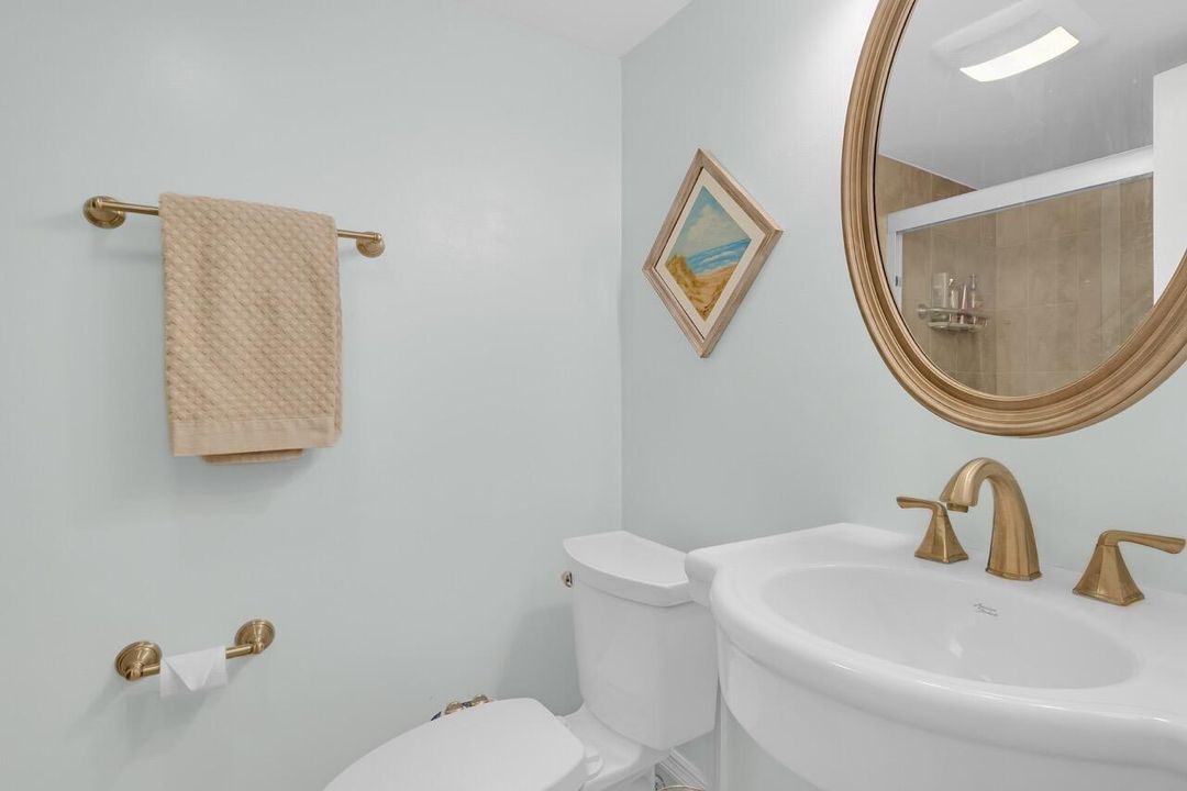 Под контрактом: $329,999 (2 спален, 2 ванн, 1258 Квадратных фут)