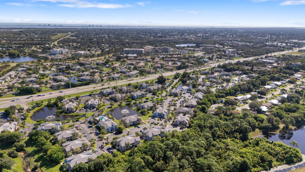 待售: $240,000 (2 贝兹, 2 浴室, 874 平方英尺)