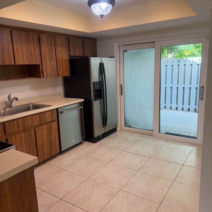 На продажу: $330,000 (2 спален, 2 ванн, 1102 Квадратных фут)