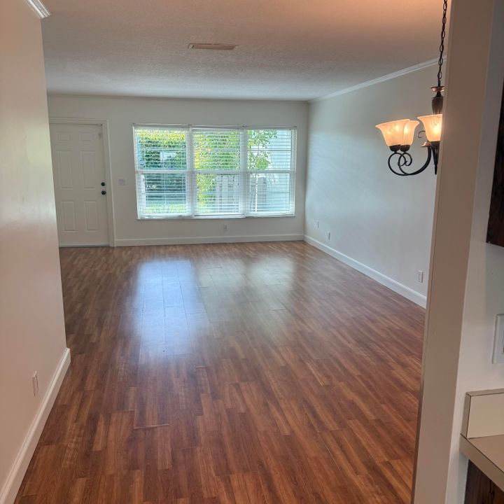 На продажу: $330,000 (2 спален, 2 ванн, 1102 Квадратных фут)