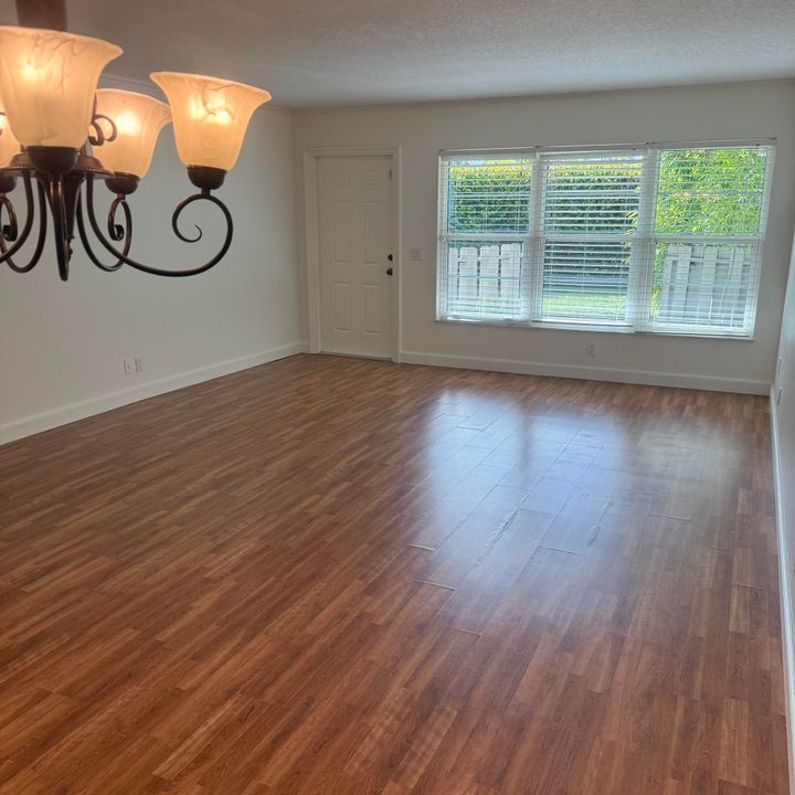 На продажу: $330,000 (2 спален, 2 ванн, 1102 Квадратных фут)