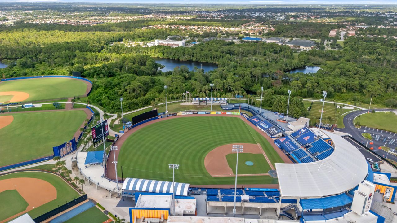 待售: $240,000 (2 贝兹, 2 浴室, 874 平方英尺)