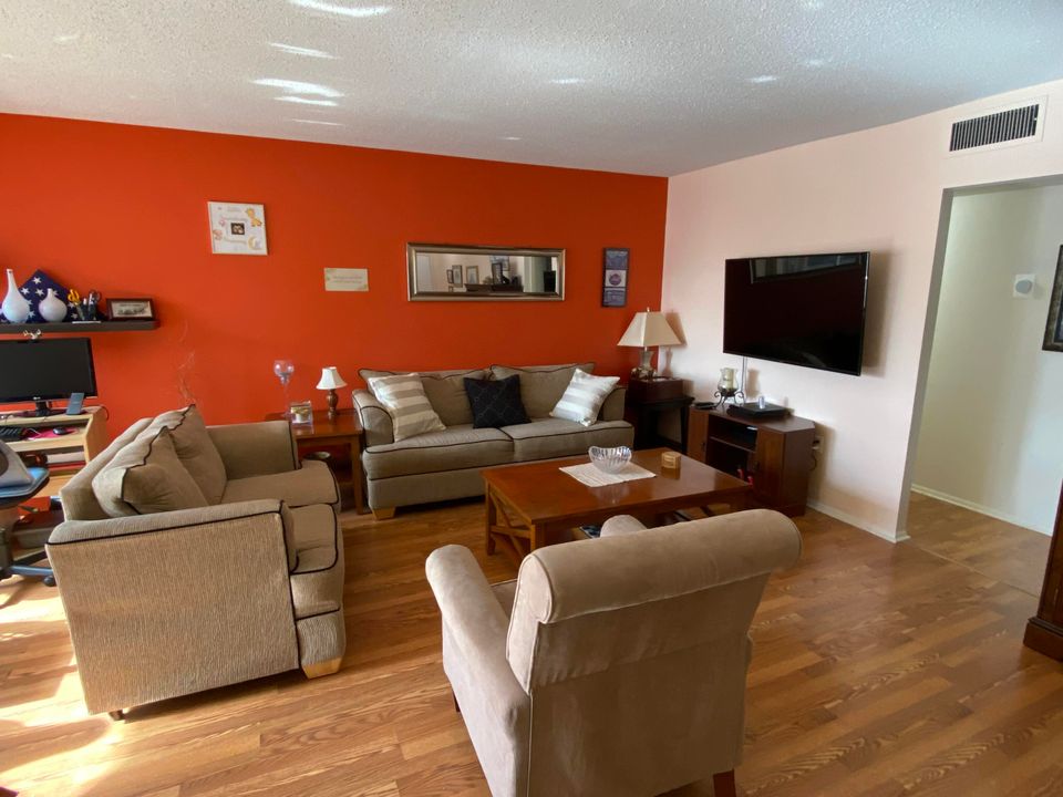 На продажу: $154,950 (2 спален, 2 ванн, 1080 Квадратных фут)