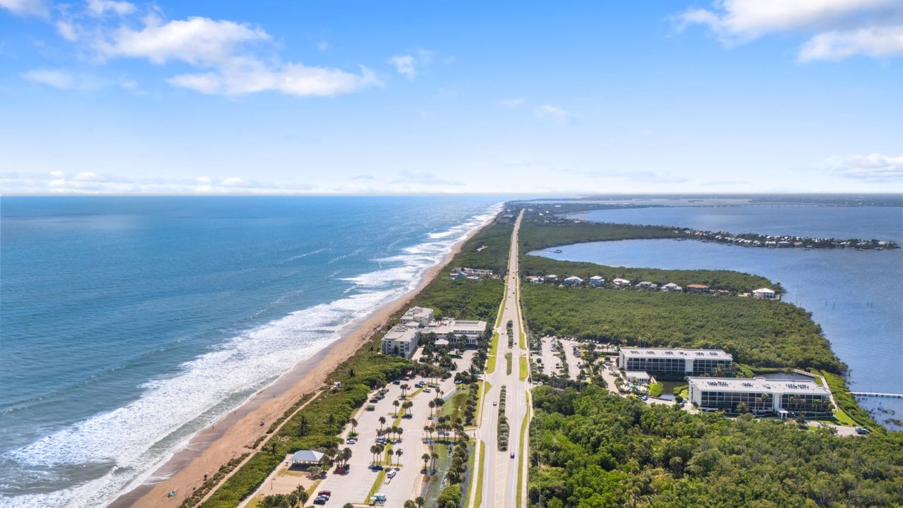 待售: $240,000 (2 贝兹, 2 浴室, 874 平方英尺)