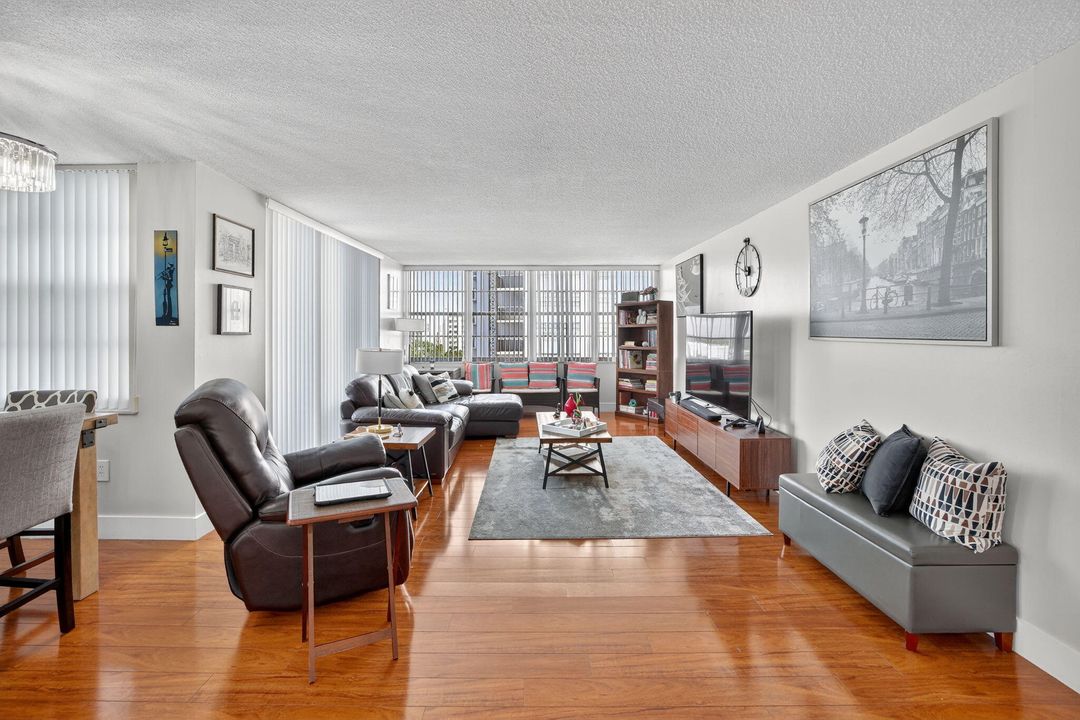 For Sale: $249,000 (2 beds, 2 baths, 1605 Square Feet)