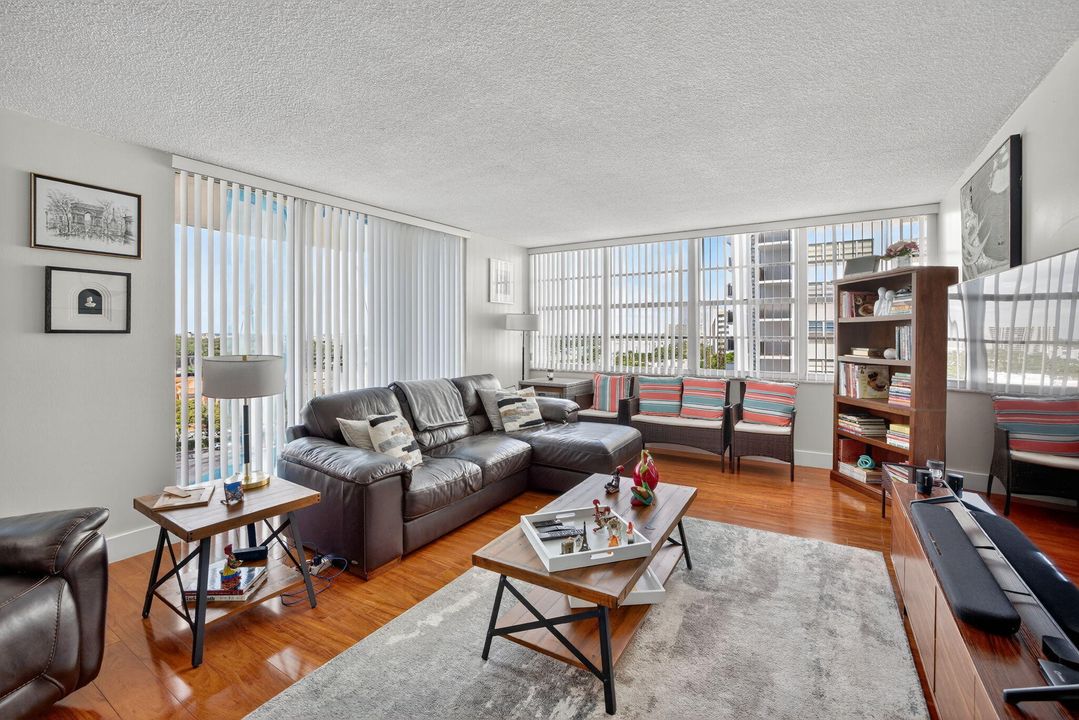 For Sale: $249,000 (2 beds, 2 baths, 1605 Square Feet)